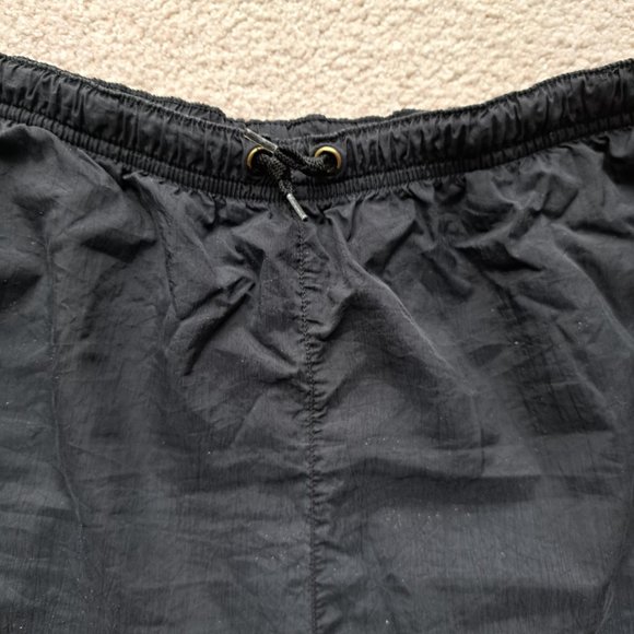 Nike black shorts size large - Picture 3 of 3